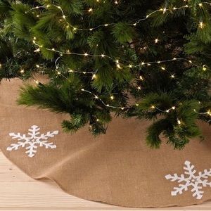Snowflake Christmas Tree Skirt 52”